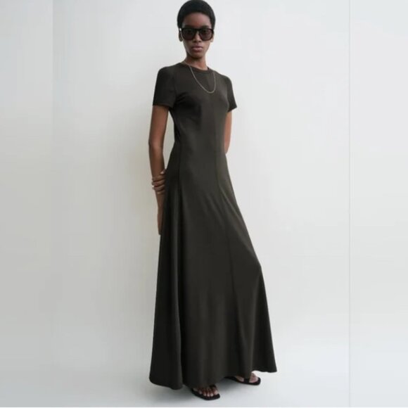 Toteme Fluid Jersey Maxi Dress in Black | Size Large | Elegant Day-to-Night Trav - Picture 3 of 10